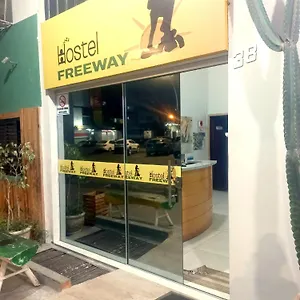 Freeway Hostal
